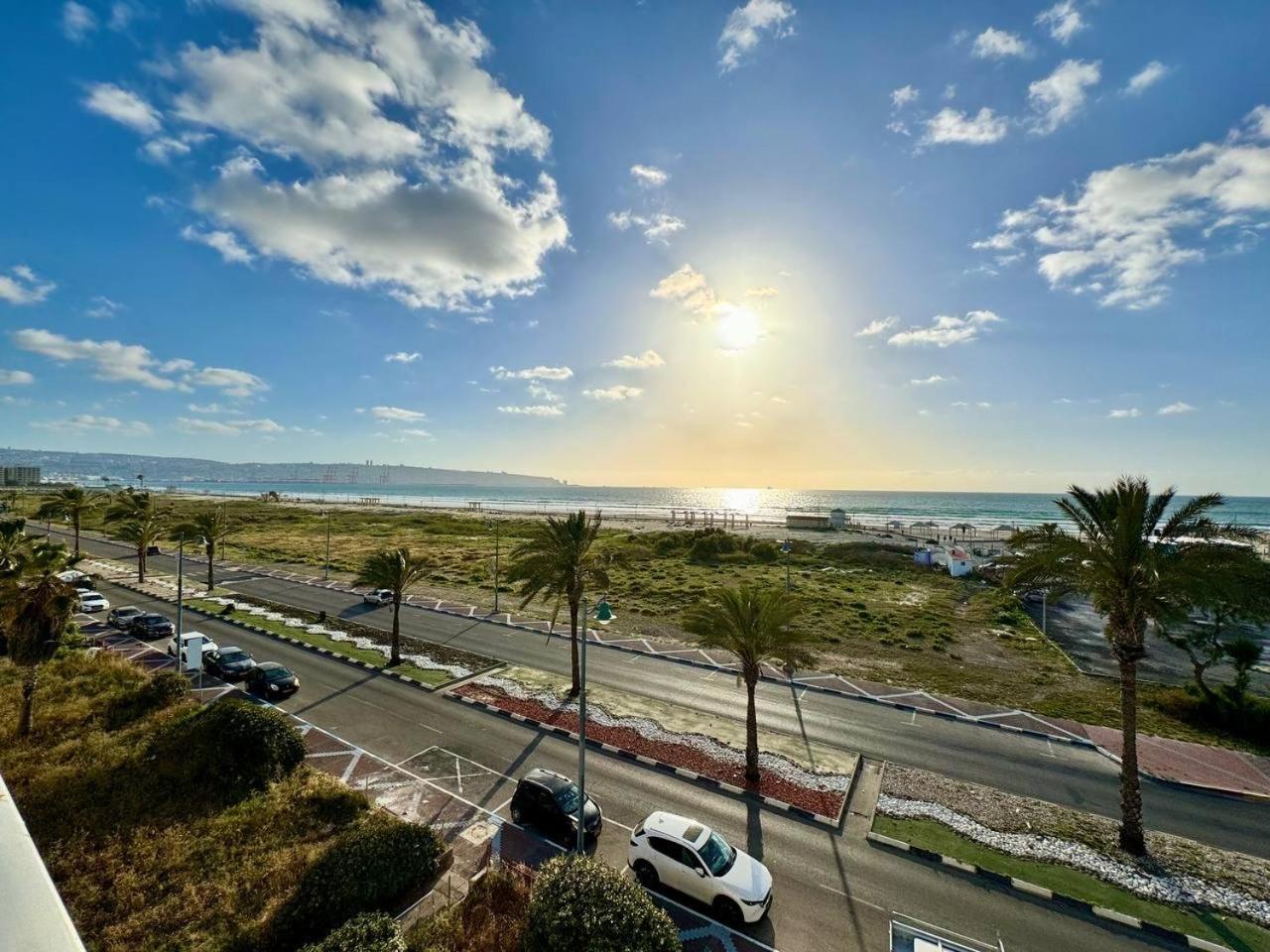 Апартаменты Amazing Sea View Qiryat Yam Экстерьер фото
